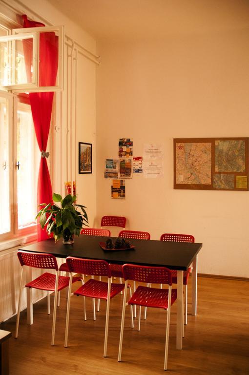 2Night Hostel Budapest Exterior photo